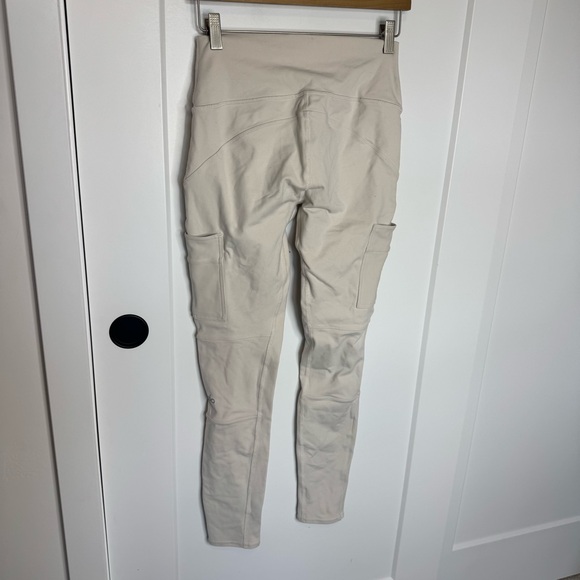 Alo Yoga High Waisted Cargo Leggings Ankle Bone Cream Size Medium - Picture 4 of 6